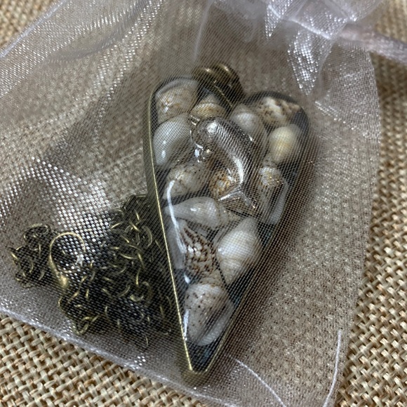 Dolphin Seashell 3D Layered Heart Necklace 24” New Handmade - Picture 2 of 7